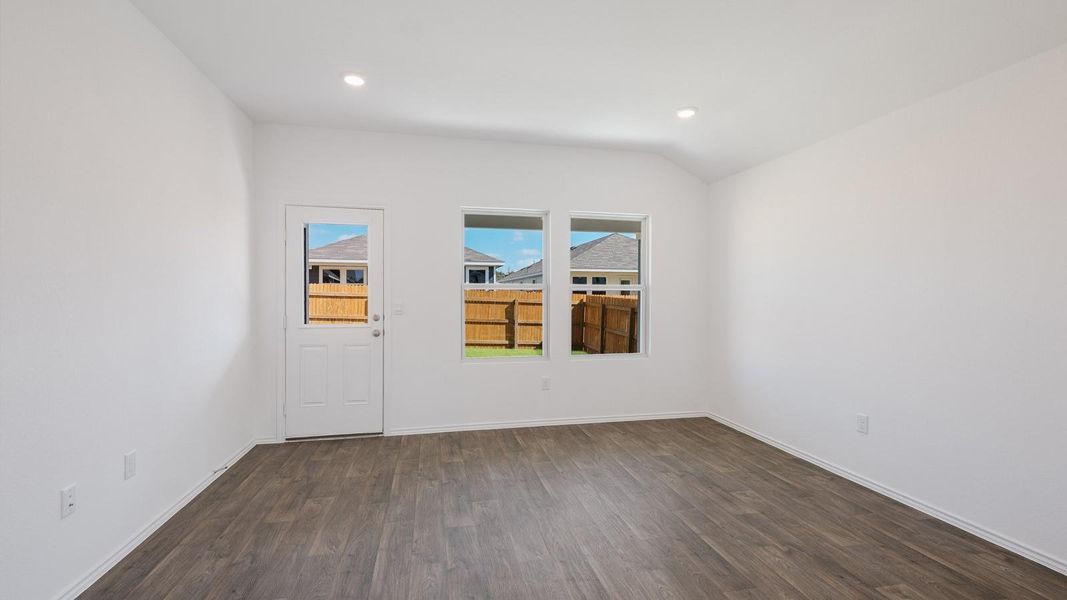 Spacious, unfurnished interior of a new home in Durango, Mustang Ridge (Image 19).