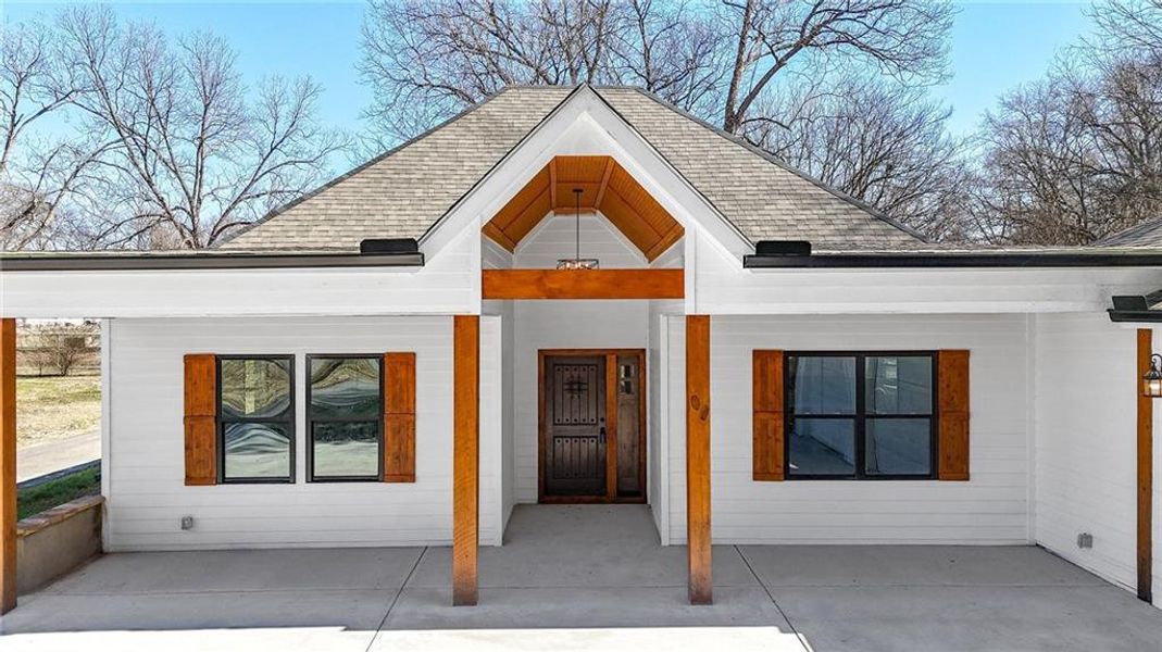 Exterior details and patio area of a home in , Rockmart (Image 4).