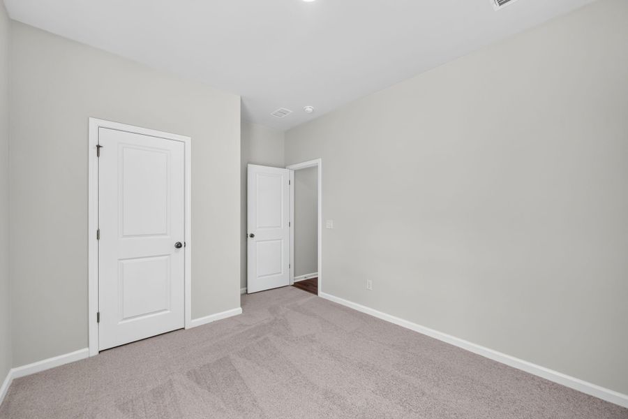 Spacious, unfurnished interior of a new home in Bradford Pointe, Summerville (Image 26).