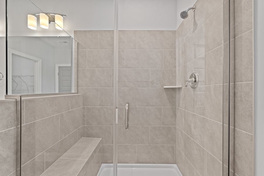 Representative interior finishes for a home built from the The Hemlock by RobuckHomes in Kennebec Crossing, Angier (Image 25).