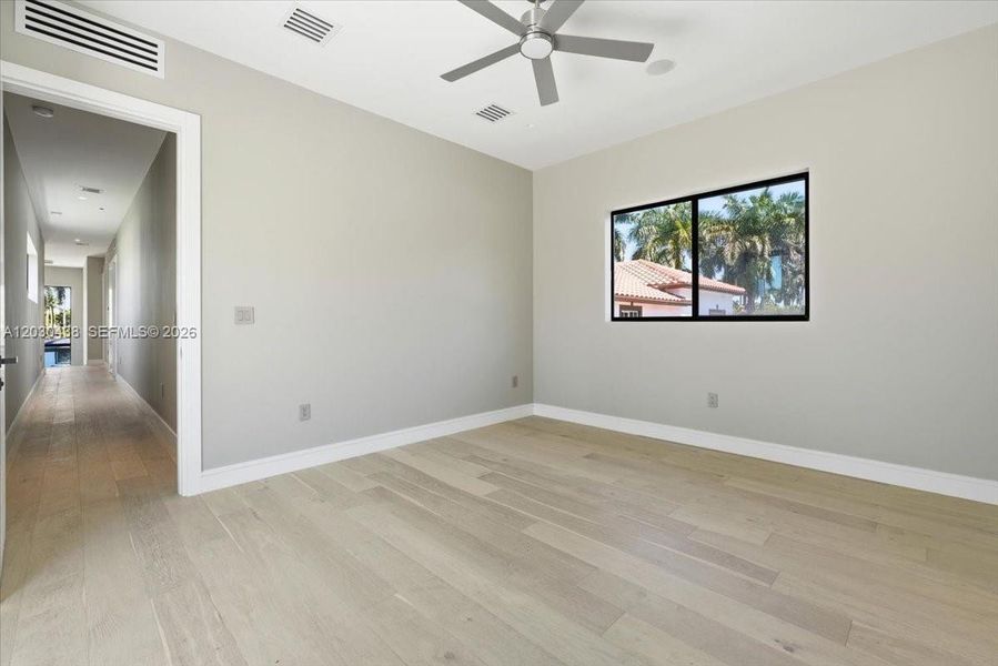 Spacious, unfurnished interior of a new home in , Hollywood (Image 51).