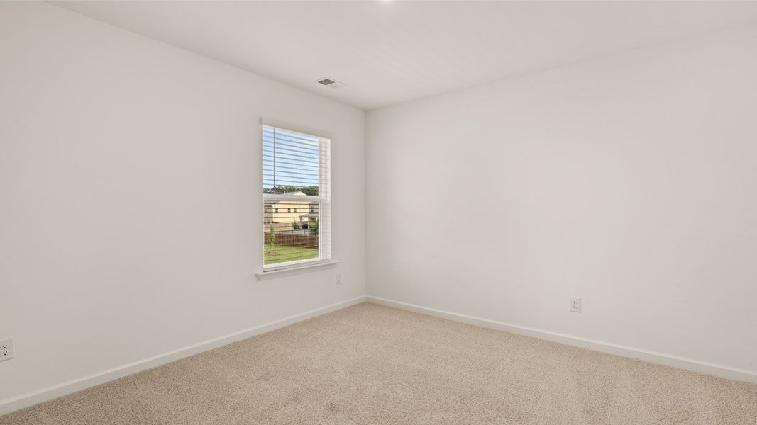 Spacious, unfurnished interior of a new home in Bridle Creek, Locust Grove (Image 34).