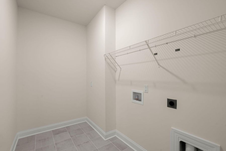 Spacious, unfurnished interior of a new home in , Hollywood (Image 46).