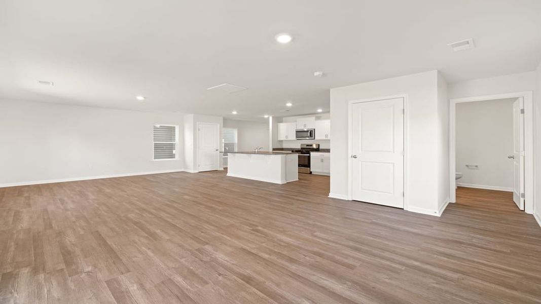 Spacious, unfurnished interior of a new home in Baxter Village, Boiling Springs (Image 19).