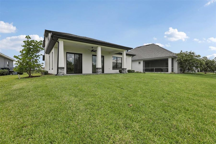Exterior details and patio area of a home in , Auburndale (Image 4).
