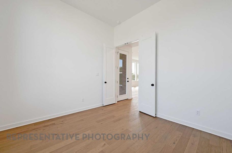 Spacious, unfurnished interior of a new home in Meridiana, Manvel (Image 9).