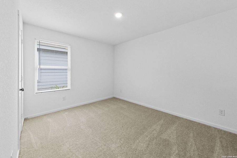 Spacious, unfurnished interior of a new home in Spring Grove, St. Hedwig (Image 18).