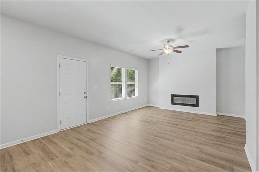 Spacious, unfurnished interior of a new home in Deer Creek, Temple (Image 22).