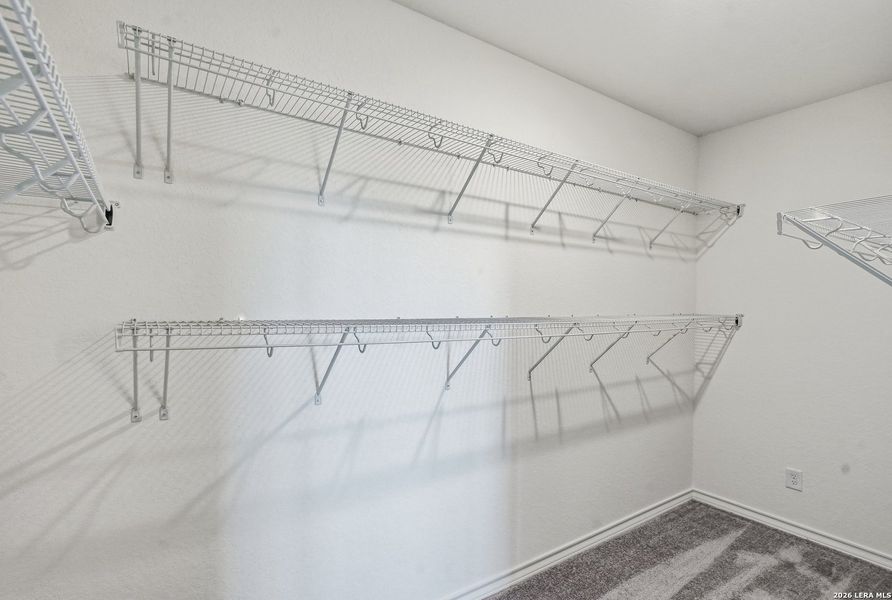 Spacious, unfurnished interior of a new home in Nopal Valley, San Antonio (Image 13).