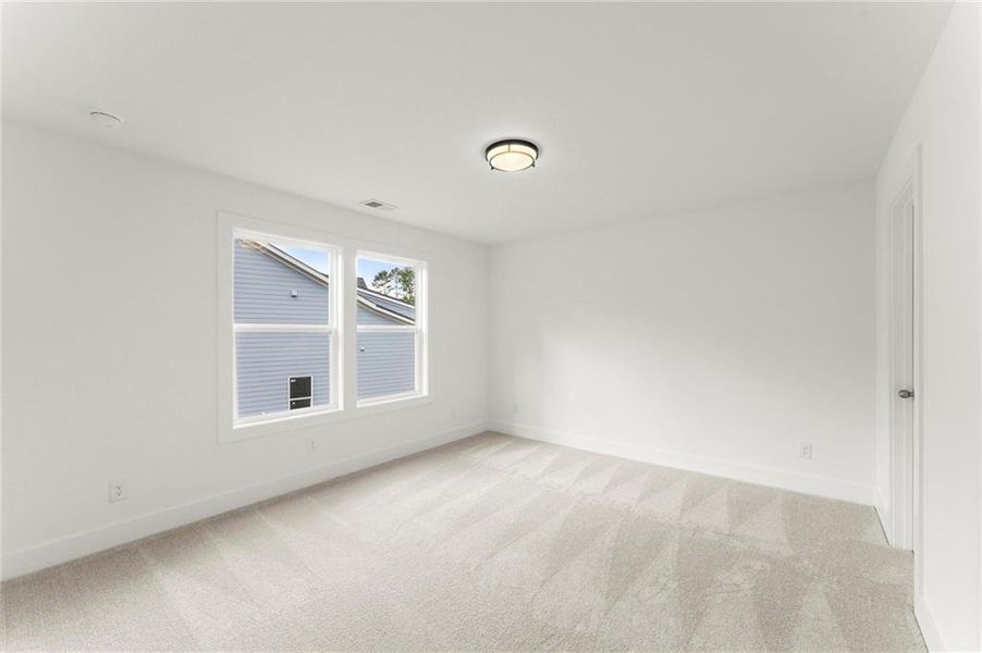 Spacious, unfurnished interior of a new home in Hillgrove Preserve, Powder Springs (Image 23).