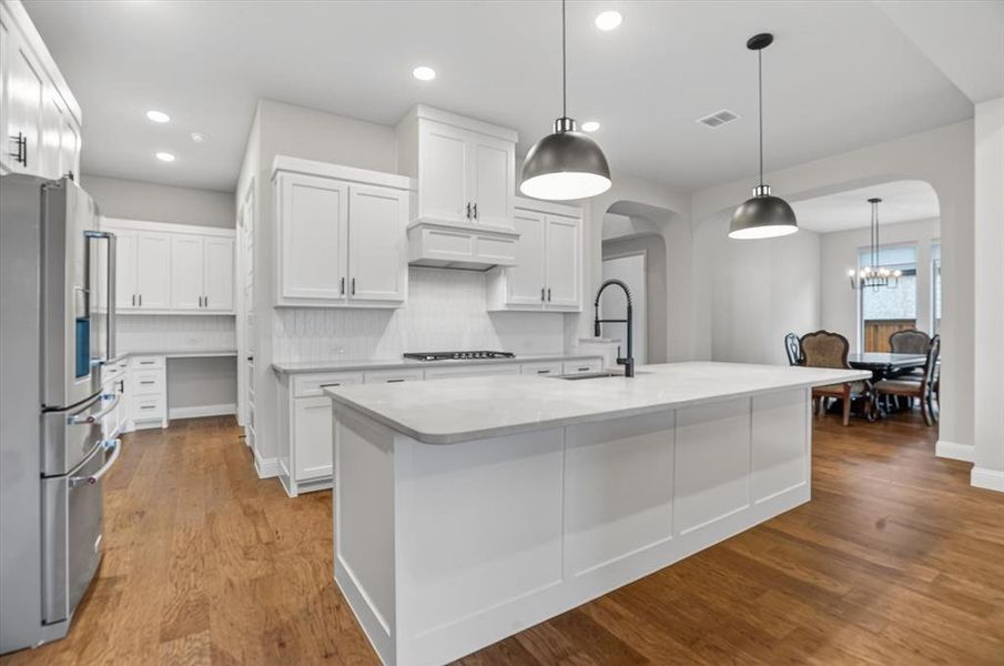 Furnished interior view inside a new home in Rockwood 65', Mansfield (Image 8).