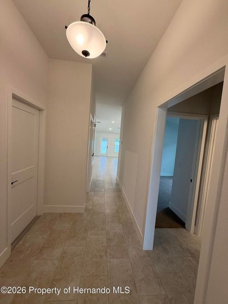 Spacious, unfurnished interior of a new home in Winding Oaks, Weeki Wachee (Image 6).