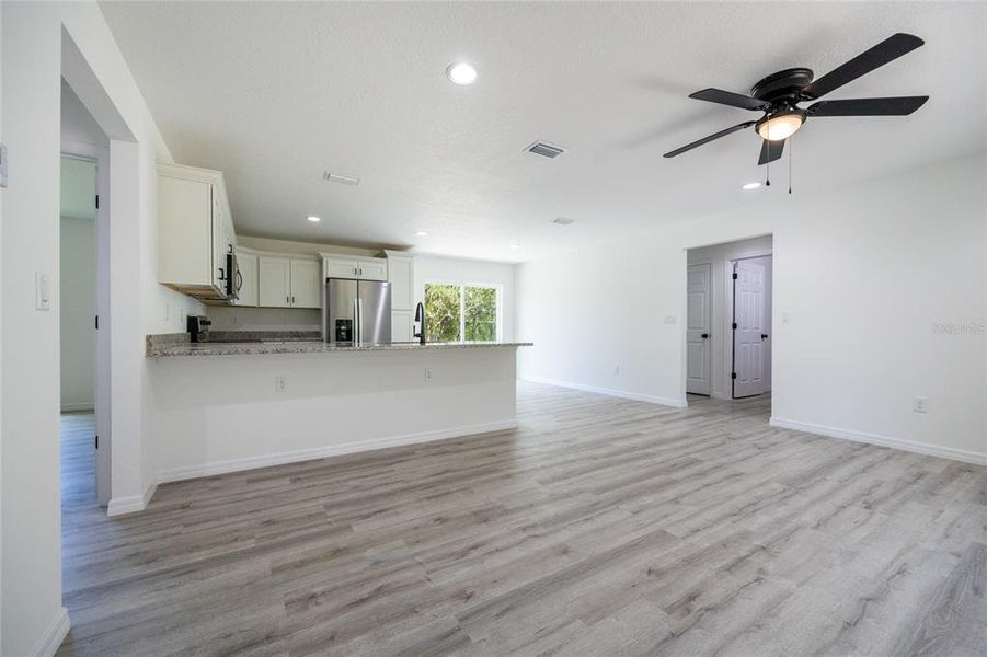 Spacious, unfurnished interior of a new home in , Ocklawaha (Image 20).