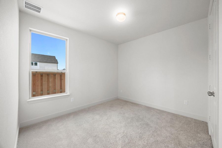 Spacious, unfurnished interior of a new home in Parmer Ranch, Georgetown (Image 17).