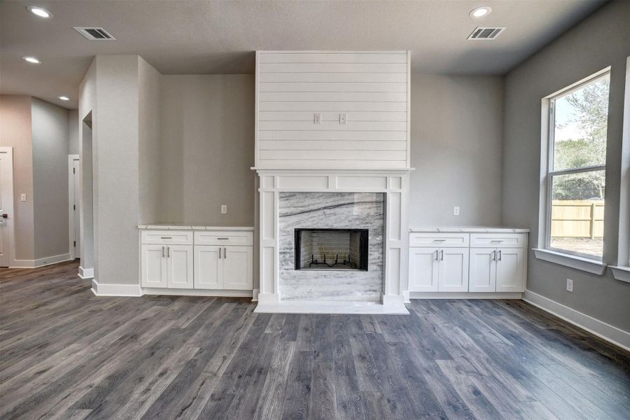 Spacious, unfurnished interior of a new home in , Bastrop (Image 15).