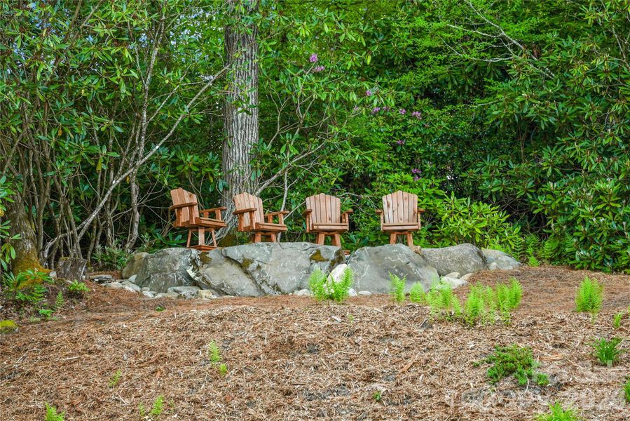 Community amenities in , Newland (Image 33).