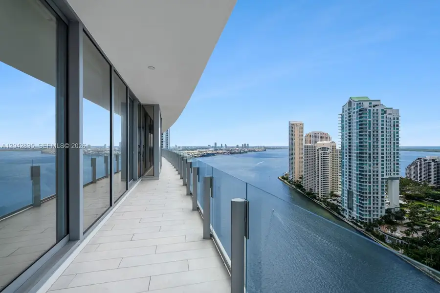 Condo located in Miami, FL showcasing its design and architecture (Image 33).