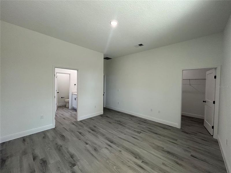 Spacious, unfurnished interior of a new home in , Ocala (Image 33).