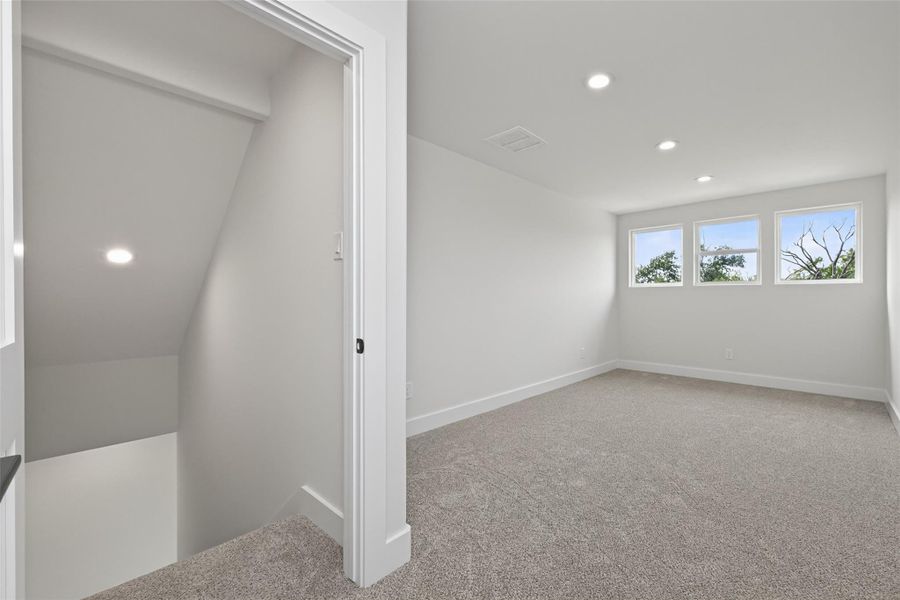 Spacious, unfurnished interior of a new home in , Bridge City (Image 32).