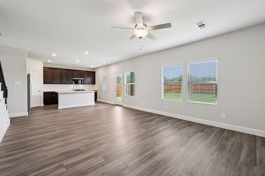 Spacious, unfurnished interior of a new home in Westmoor, Sherman (Image 15).
