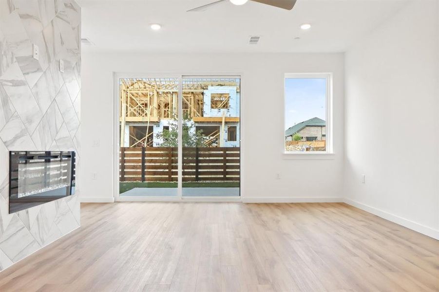 008-20241030-1427AzaleaDrive-Melissa-TX-75454-Living.jpg-SMALL