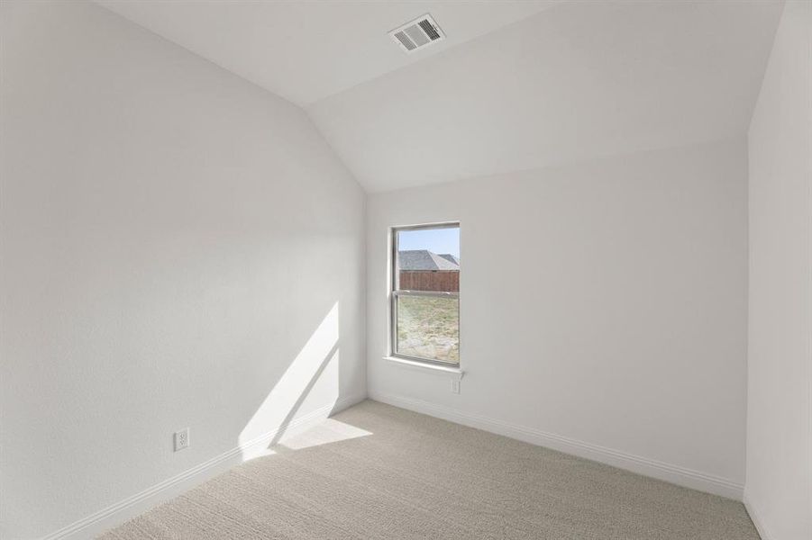 Spacious, unfurnished interior of a new home in Vista Point - Phase 1, Grandview (Image 16).