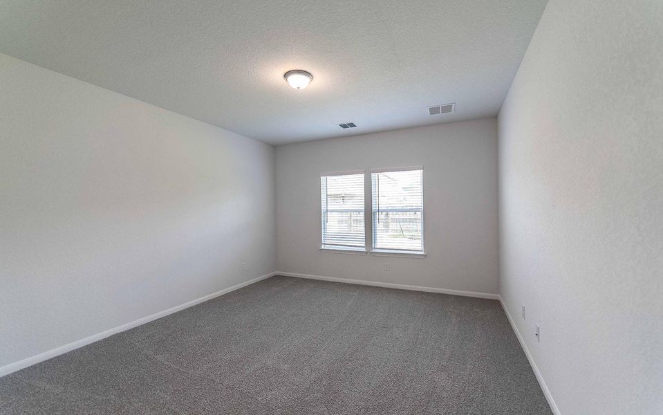 Spacious, unfurnished interior of a new home in Swenson Heights, Seguin (Image 16).