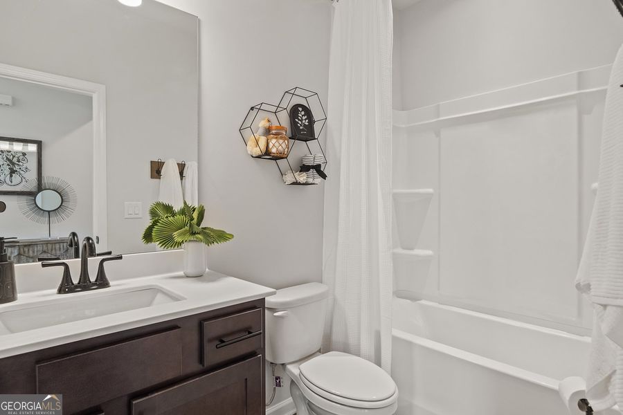 Furnished interior view inside a new home in Ponderosa Farms Manor, Gainesville (Image 51).