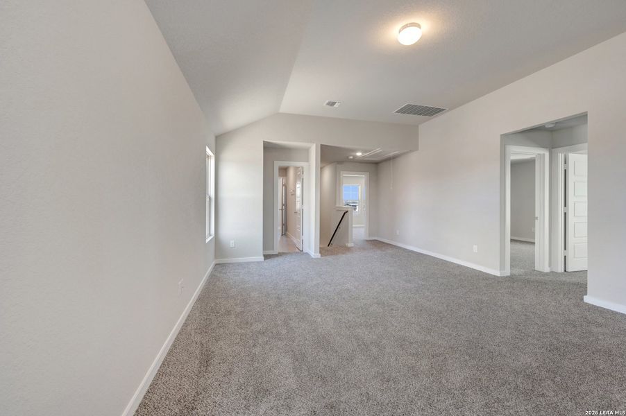 Spacious, unfurnished interior of a new home in Winding Brook, San Antonio (Image 22).