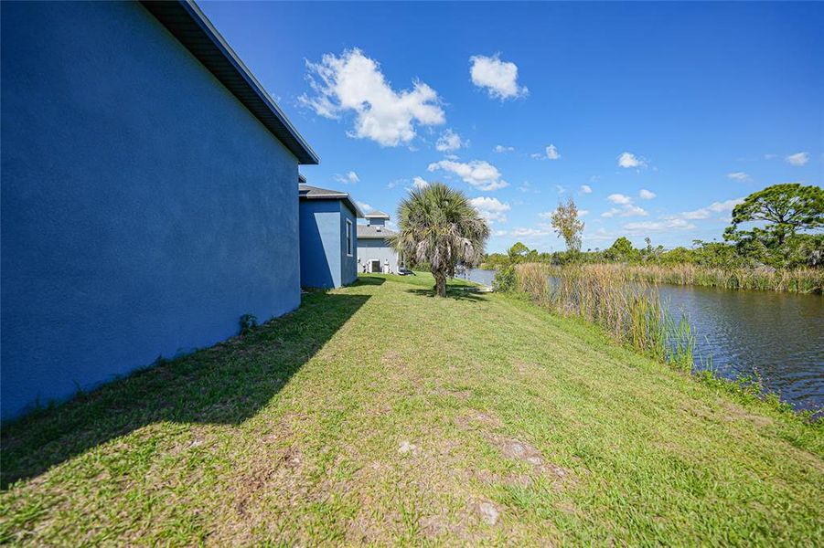Exterior details and patio area of a home in , Port Charlotte (Image 29).