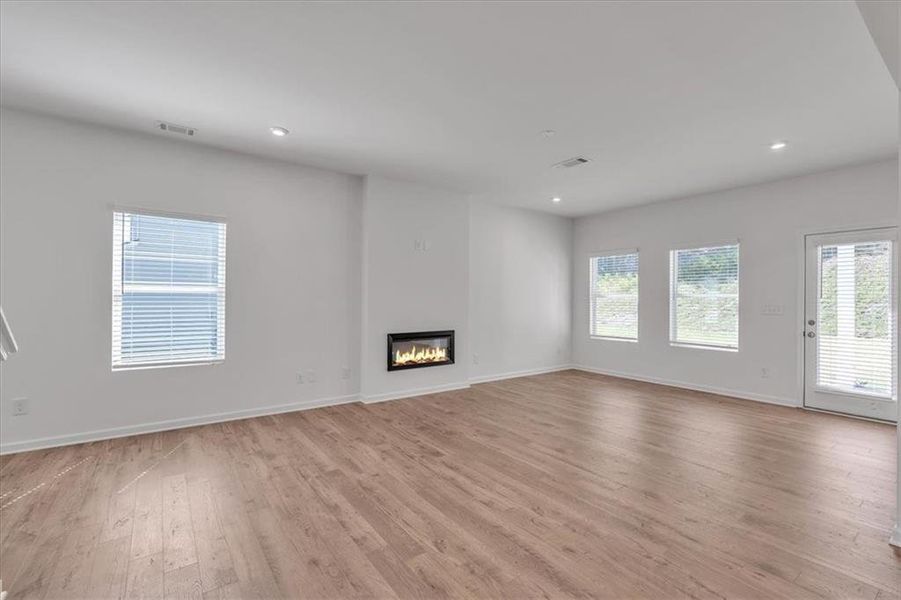 Spacious, unfurnished interior of a new home in The View at Groover's Lake, Lithia Springs (Image 15).