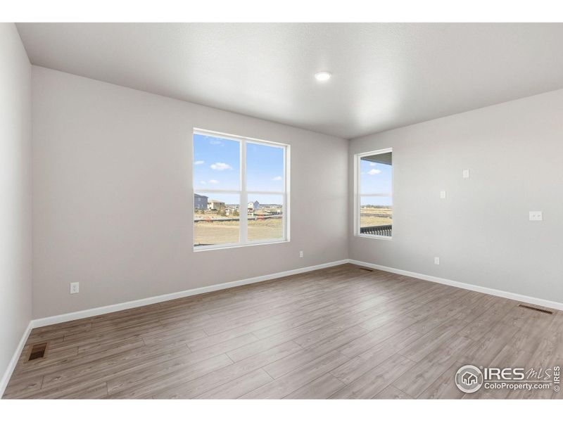 Spacious, unfurnished interior of a new home in Cordovan, Longmont (Image 16).