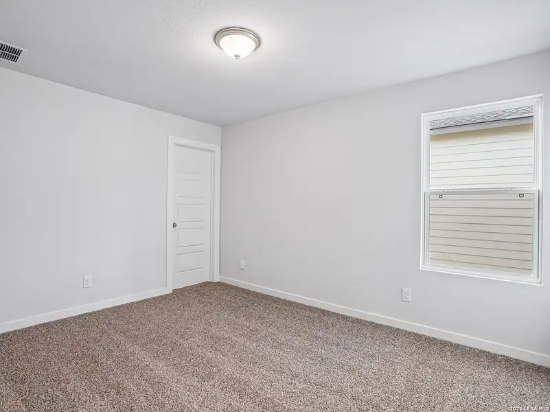 Spacious, unfurnished interior of a new home in , San Antonio (Image 18).