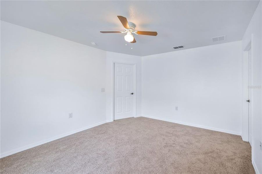 Spacious, unfurnished interior of a new home in , Lake Wales (Image 22).
