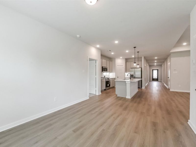 Spacious, unfurnished interior of a new home in Sundance Cove, Crosby (Image 27).