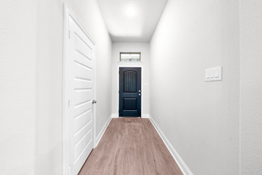 Spacious, unfurnished interior of a new home in Summerwood, Red Oak (Image 19).