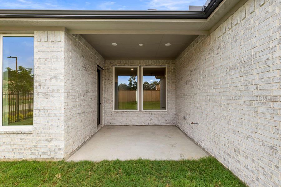 Exterior details and patio area of a home in , The Woodlands (Image 3).