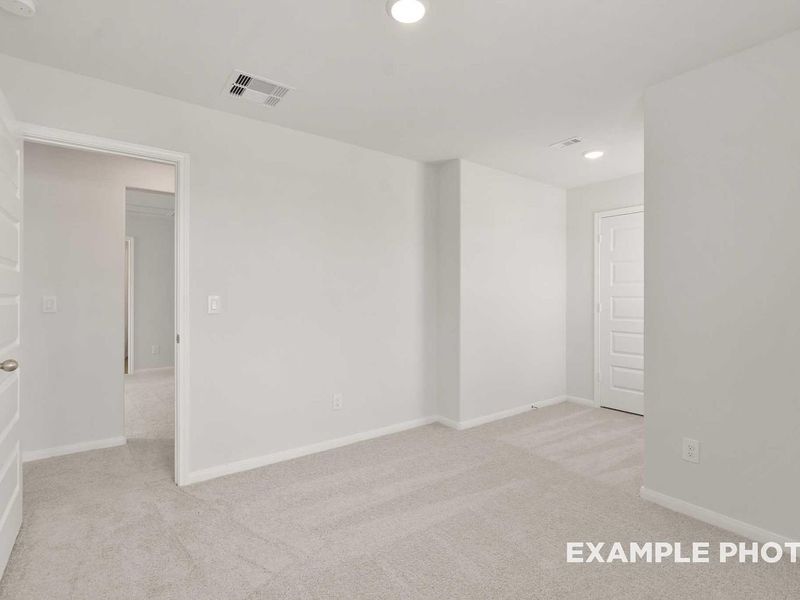 Spacious, unfurnished interior of a new home in Caney Creek Place, Conroe (Image 34).
