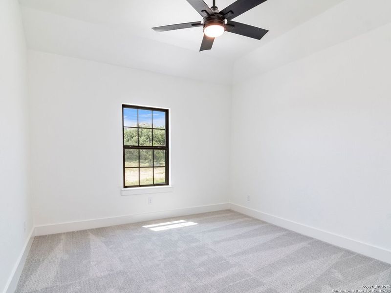 Spacious, unfurnished interior of a new home in Verandas at the Rim, San Antonio (Image 27).