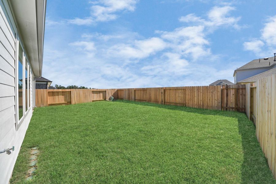 Come and see this spacious backyard with its beautiful covered patio. There is plenty of room for the kids to play and adults to relax. Perfect for your outdoor living space, patio furniture, bbq pit, and so much more. The possibilities are endless!