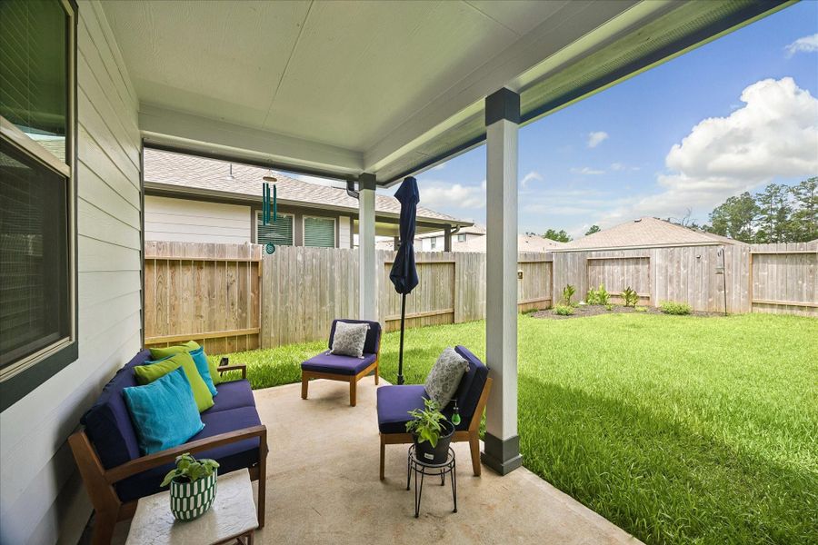 Exterior details and patio area of a home in Magnolia Springs, Montgomery (Image 3).