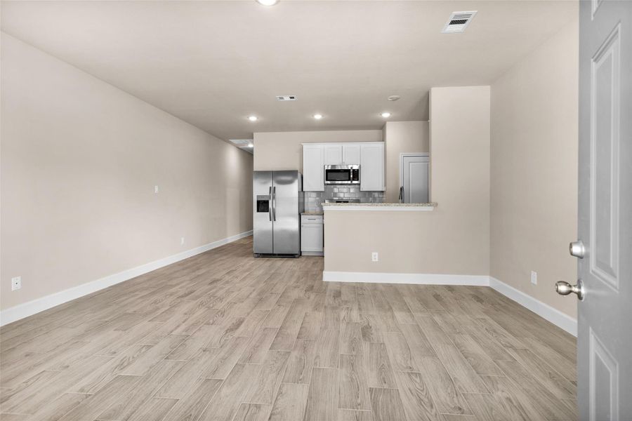 Spacious, unfurnished interior of a new home in , Willis (Image 26).