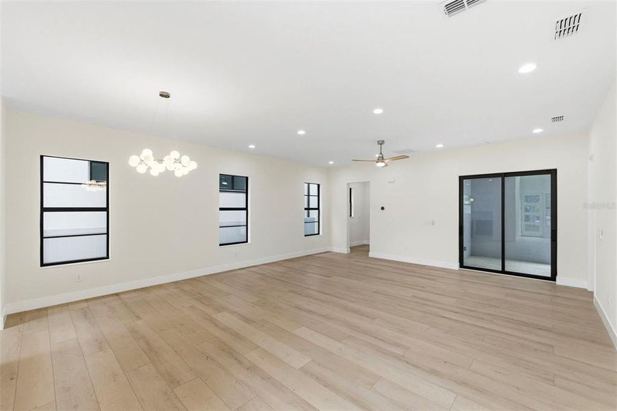 Spacious, unfurnished interior of a new home in , St. Petersburg (Image 17).