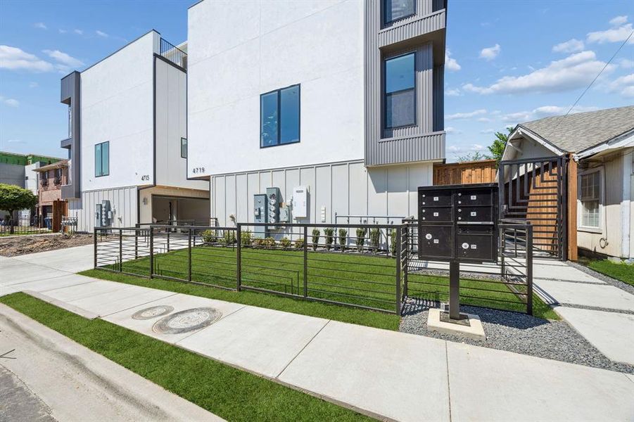 Community amenities in , Dallas (Image 35). Community amenities in , Dallas (Image 35).