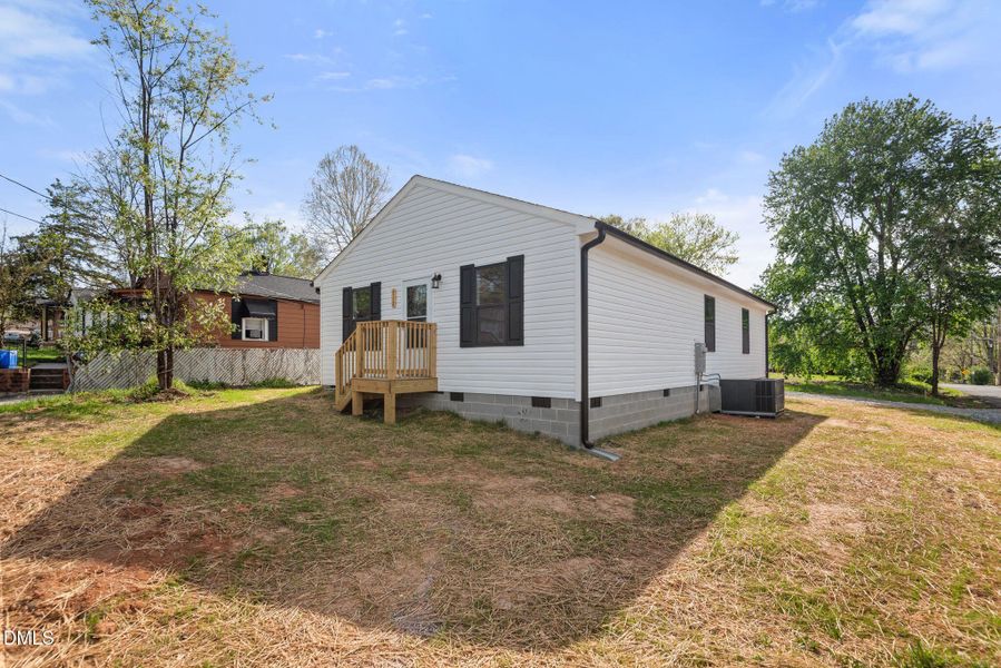 Right side view of home & yard