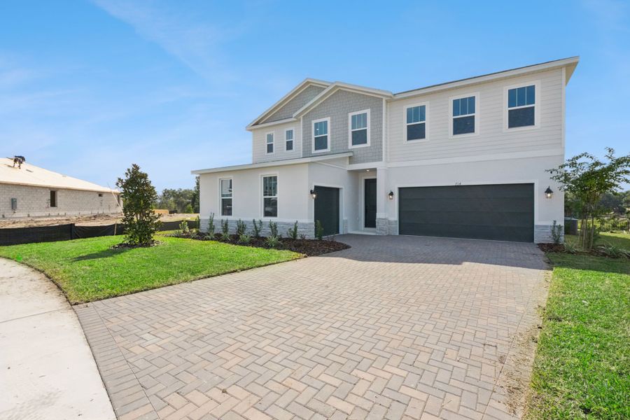 3-Car Garage 3-Car Garage