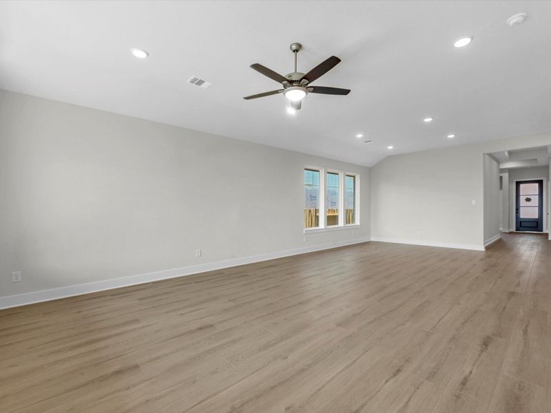 Spacious, unfurnished interior of a new home in Garden Glen at Clopton Farms, Montgomery (Image 9).