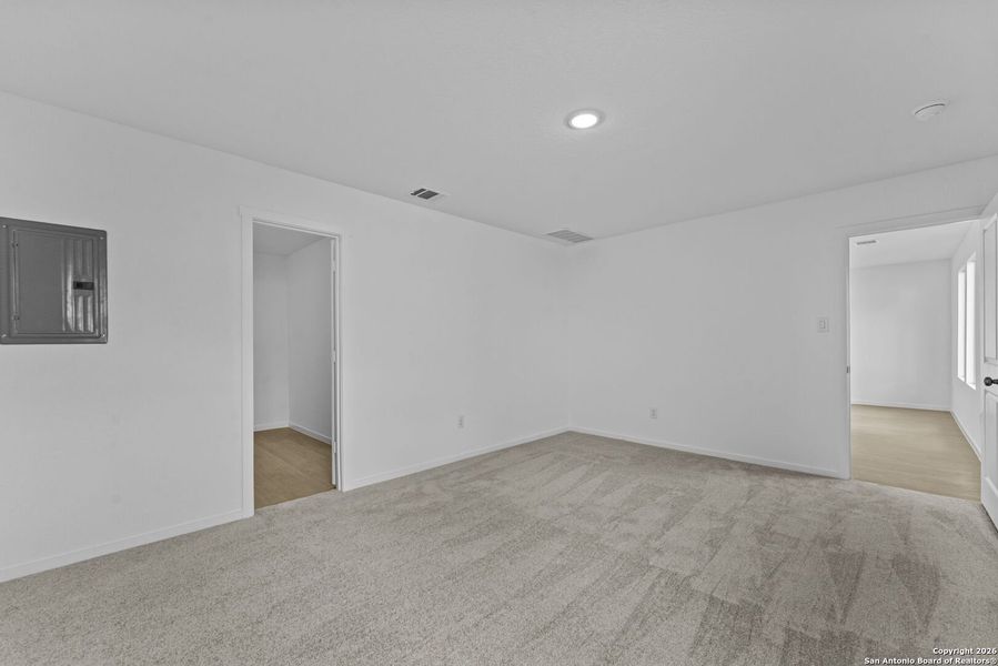 Spacious, unfurnished interior of a new home in Steelwood Trails: Watermill Collection, New Braunfels (Image 17).