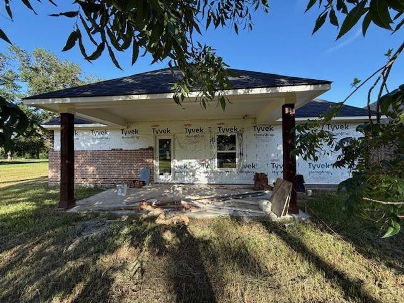 Exterior details and patio area of a home in , Angleton (Image 12).