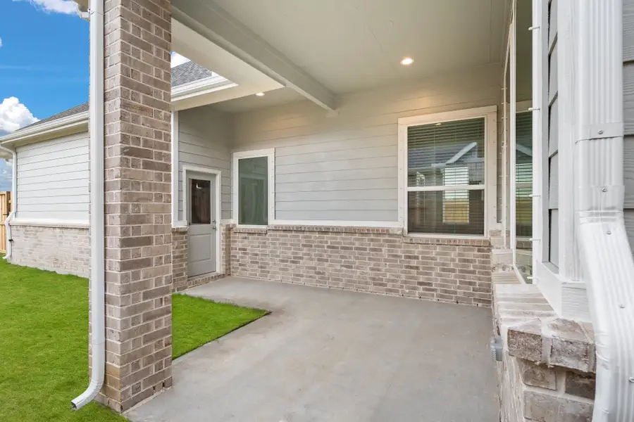 Exterior details and patio area of a home in Riceland, Mont Belvieu (Image 3).